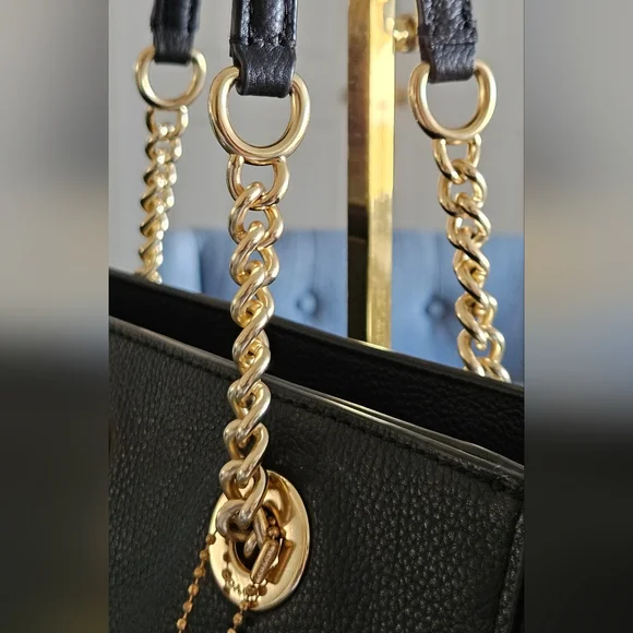 Coach Turn-Lock Chain Leather Tote Bag 2022 - Picture 9 of 16